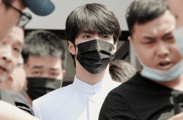 《密逃3》新路透,邓伦堪比"白马王子",却不想刘耀文更帅气