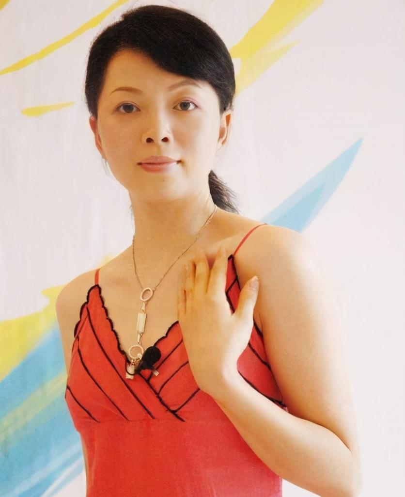 前湖南一姐仇晓近况:当红时甩汪涵嫁豪门,今复出收视惨淡被遗忘