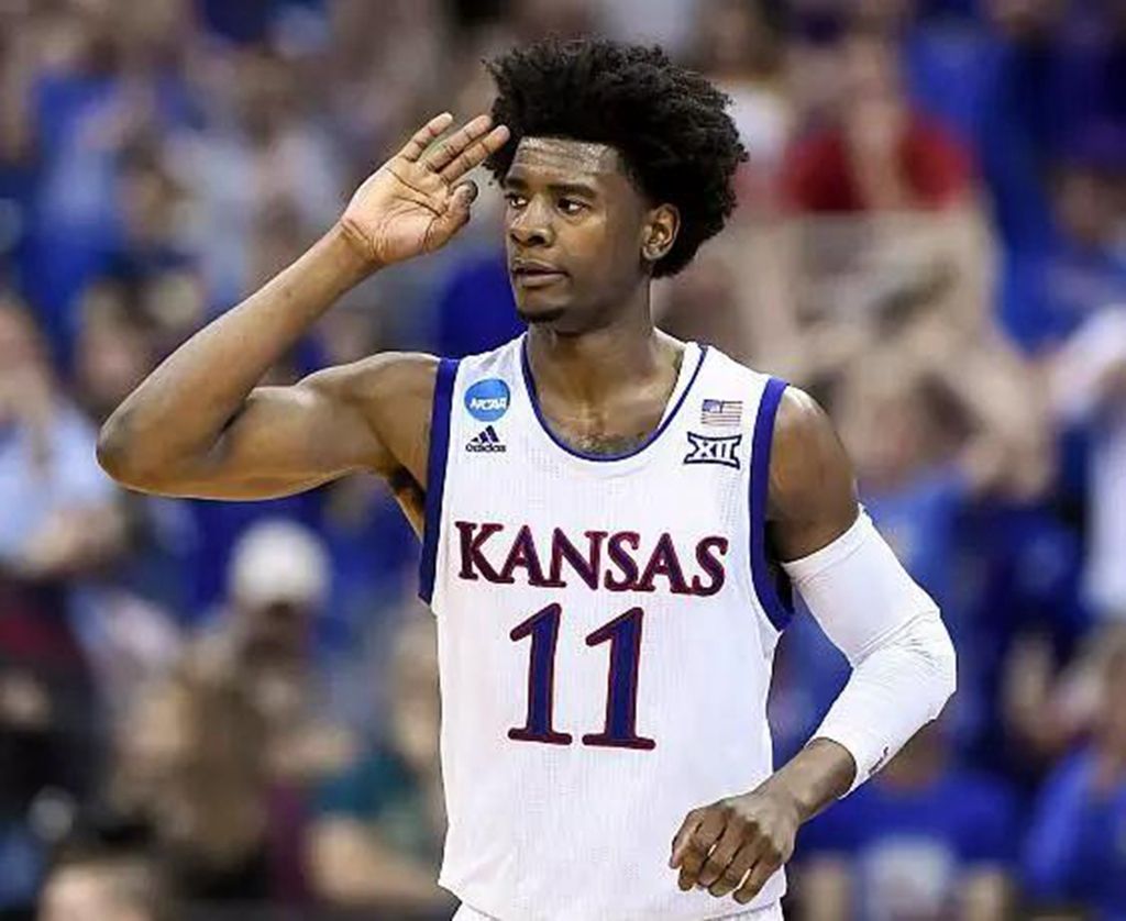 斯普雷维尔是出了名的狂人,不过他的实力也不怎么样,是靠着他的狂妄而