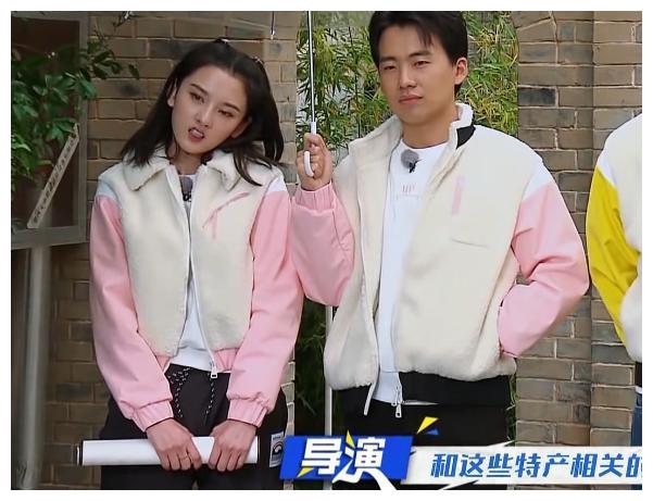 宋祖儿给郭麒麟画人物像翻照片时暴露备注情侣都没叫这么亲热