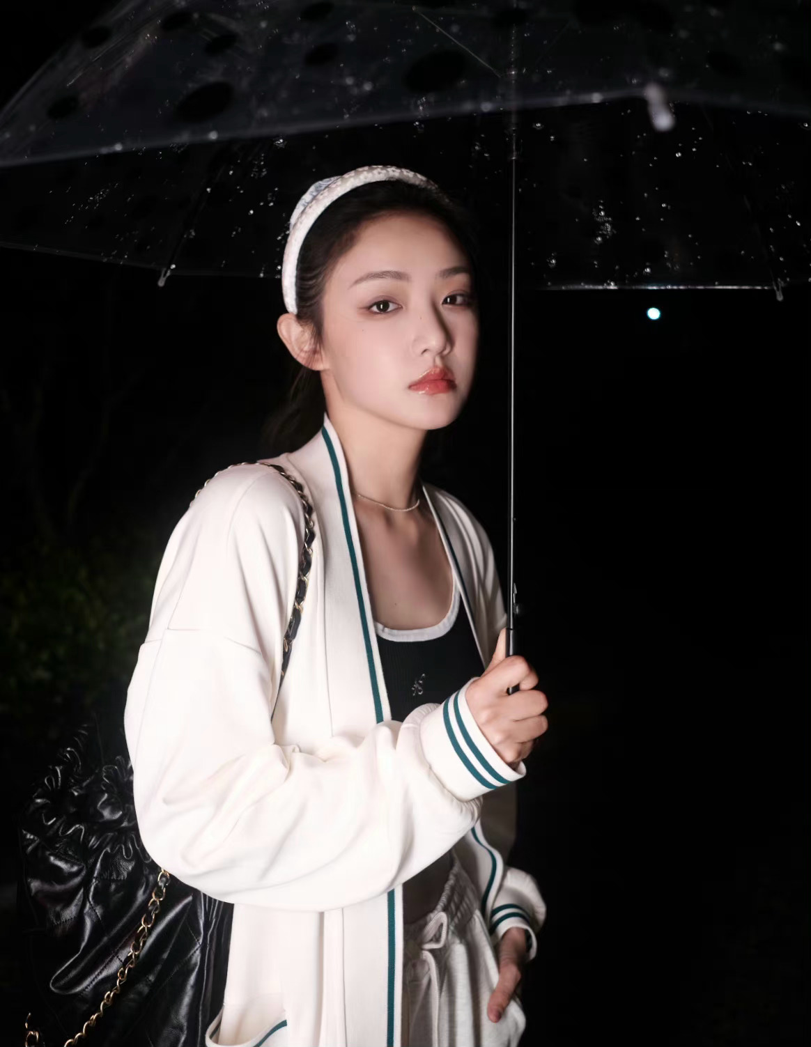 吴佳怡最新随拍休闲运动装时尚舒适自带清冷氛围感