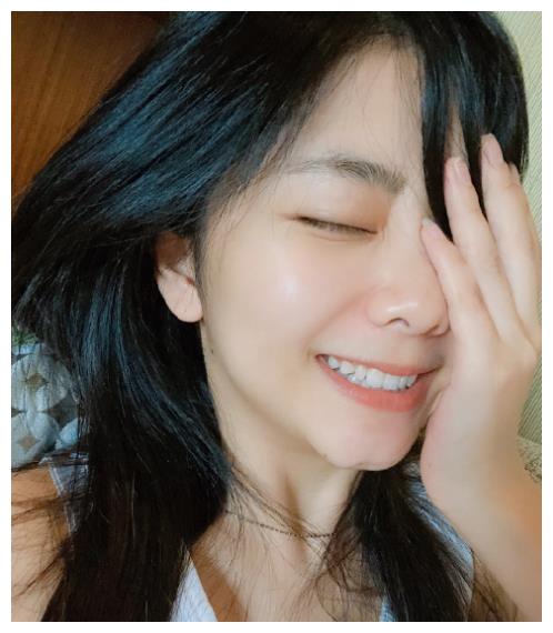 谭松韵素颜照被网友疯传看清她的真实模样后30岁认真的