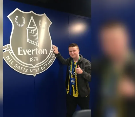 全场高呼factos！金球7比5激怒C罗，网红：我替C罗道歉永远支持休闲区蓝鸢梦想 - Www.slyday.coM