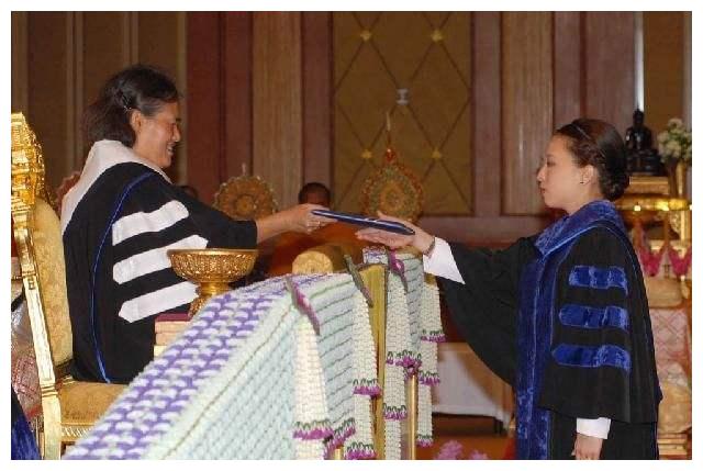 泰国帕查拉公主被曝已结婚不仅隐婚还是亲近走上母亲的老路