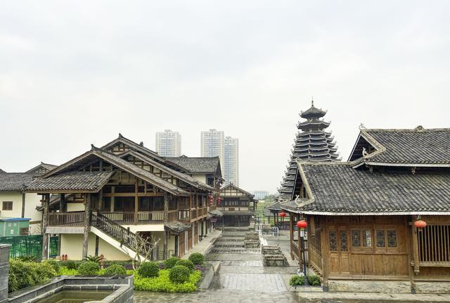 在南宁相思湖畔,竟藏着一个风情街,拥有独特侗族建筑却鲜少人知