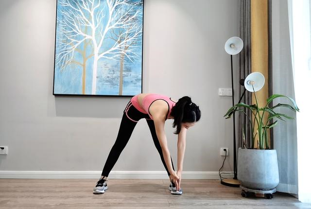 颖儿减肥成功一直保持A4腰,瘦腰瑜伽站着练,你也能反手摸肚脐休闲区蓝鸢梦想 - Www.slyday.coM 颖儿减肥成功一直保持A4腰,瘦腰瑜伽站着练,你也能反手摸肚脐休闲区蓝鸢梦想 - Www.slyday.coM