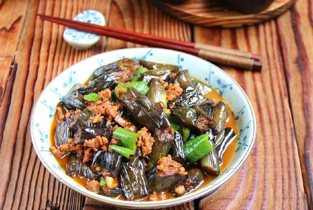 茄子用手板最好吃，这样做软糯鲜美又下饭，常吃还能防衰老！休闲区蓝鸢梦想 - Www.slyday.coM