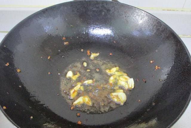 茄子用手板最好吃，这样做软糯鲜美又下饭，常吃还能防衰老！休闲区蓝鸢梦想 - Www.slyday.coM