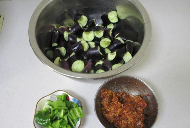 茄子用手板最好吃，这样做软糯鲜美又下饭，常吃还能防衰老！休闲区蓝鸢梦想 - Www.slyday.coM