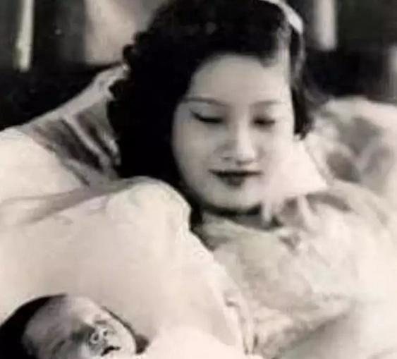 直击越南末代皇后的真容,略施粉黛就足以倾国倾城
