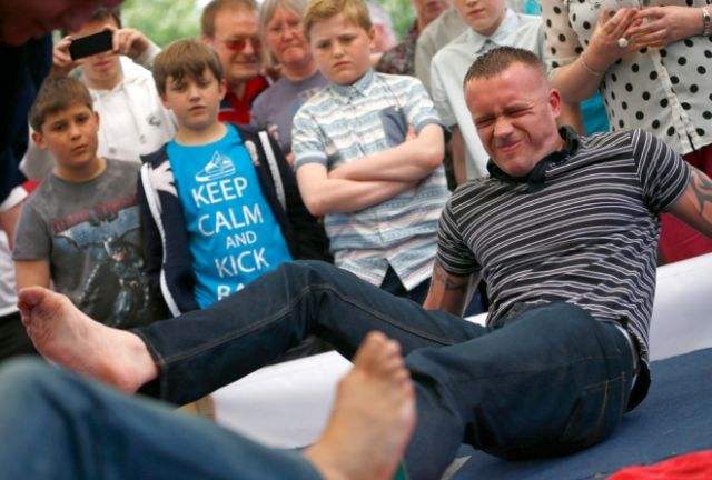 相册故事你见过掰脚腕比赛吗