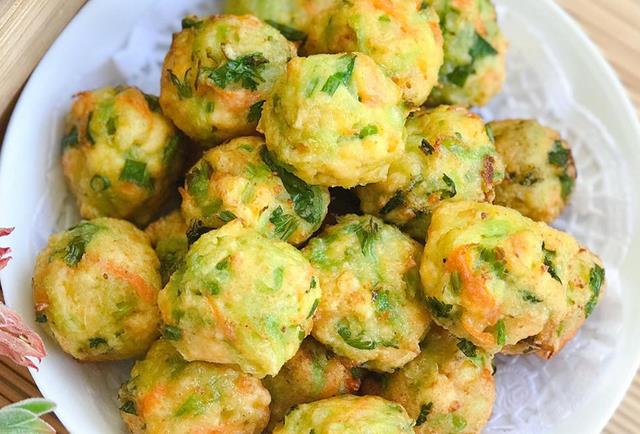 茼蒿新吃法不炒不凉拌出锅金黄酥脆清香软嫩入味有嚼劲