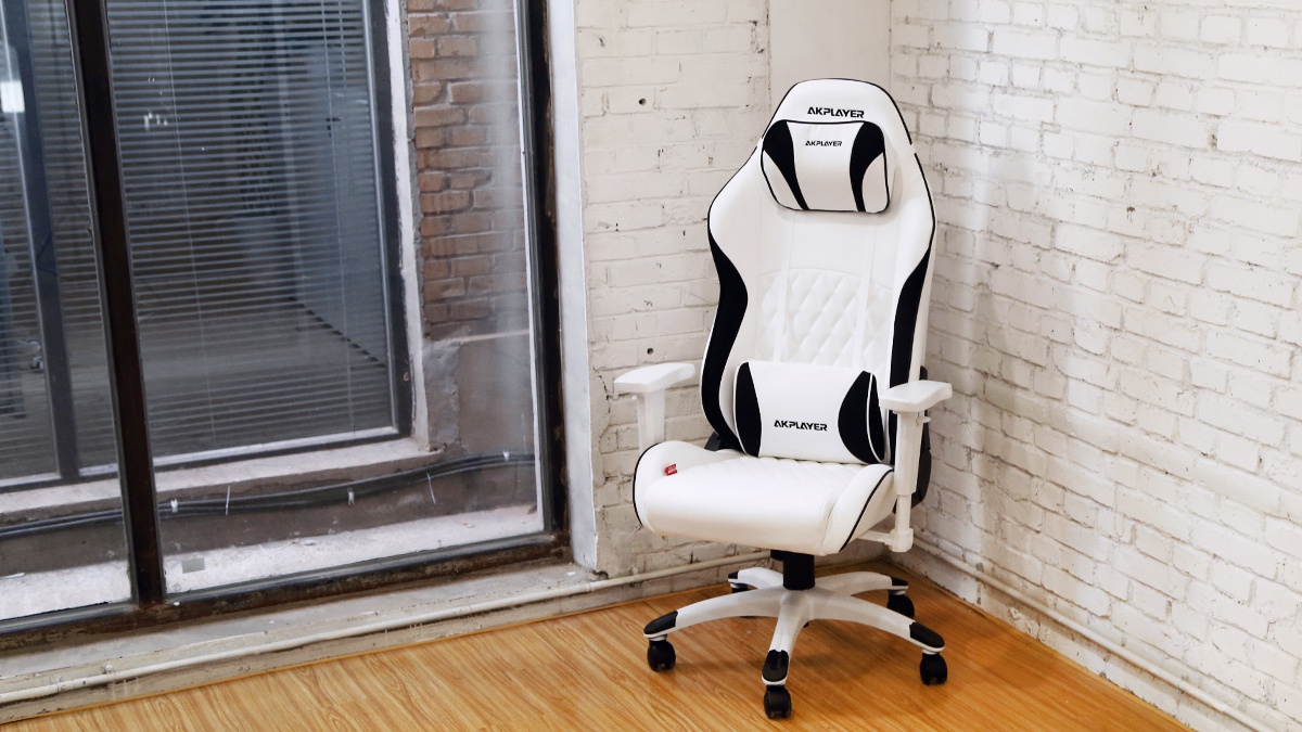 黑白熊猫色阿卡丁加州系列白色电竞椅图赏简评