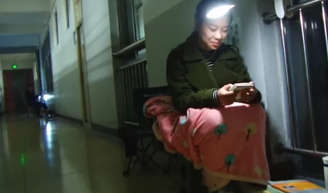 梦想的声音：考研生每天站窗口背书7小时，网友直呼：太拼了！休闲区蓝鸢梦想 - Www.slyday.coM