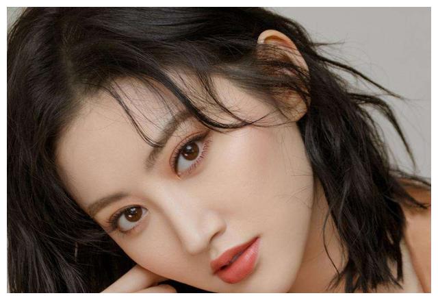 "就是捧不红"的4位女星,最后一位演了38次女主,却依旧没名气