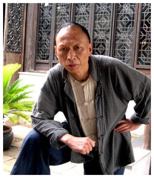 他们是演反派的三兄弟一生没有大红却一心在投身演艺事业