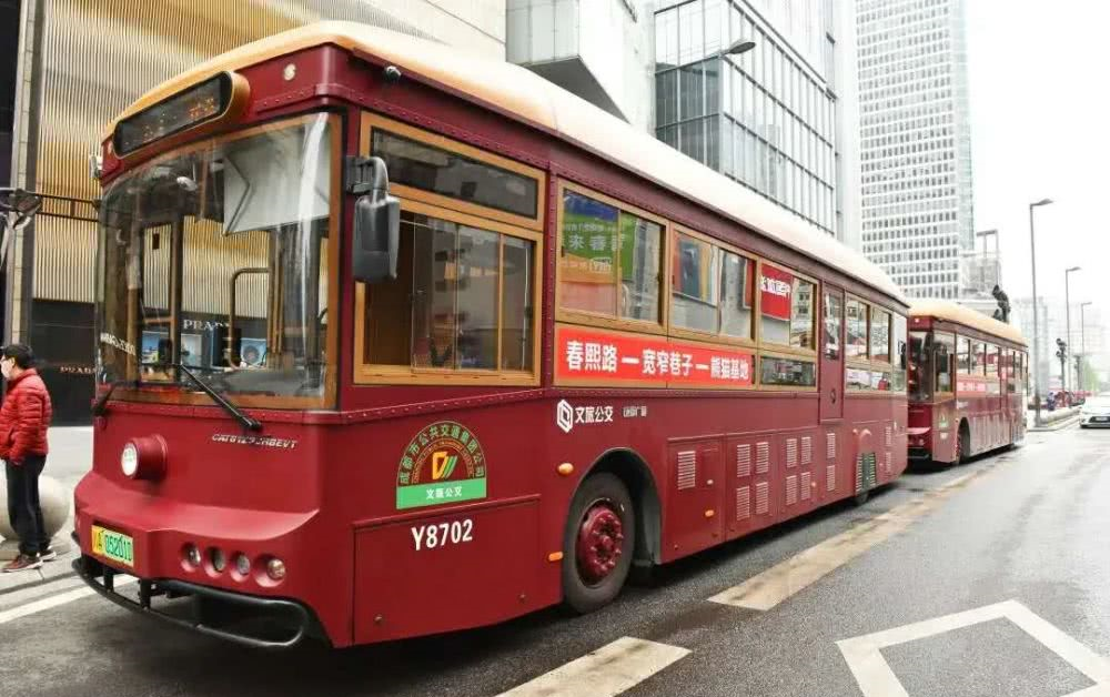 成都市内首条复古"铛铛车"熊猫专线及主题曲正式上线