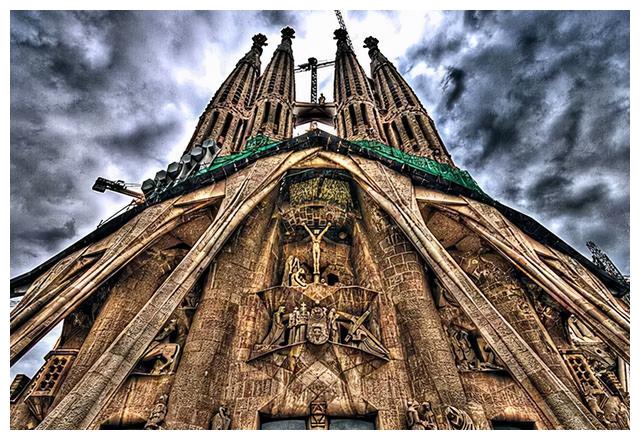 盖了136年终于要完工！结果被曝是“违章建筑”，罚款近3亿元休闲区蓝鸢梦想 - Www.slyday.coM