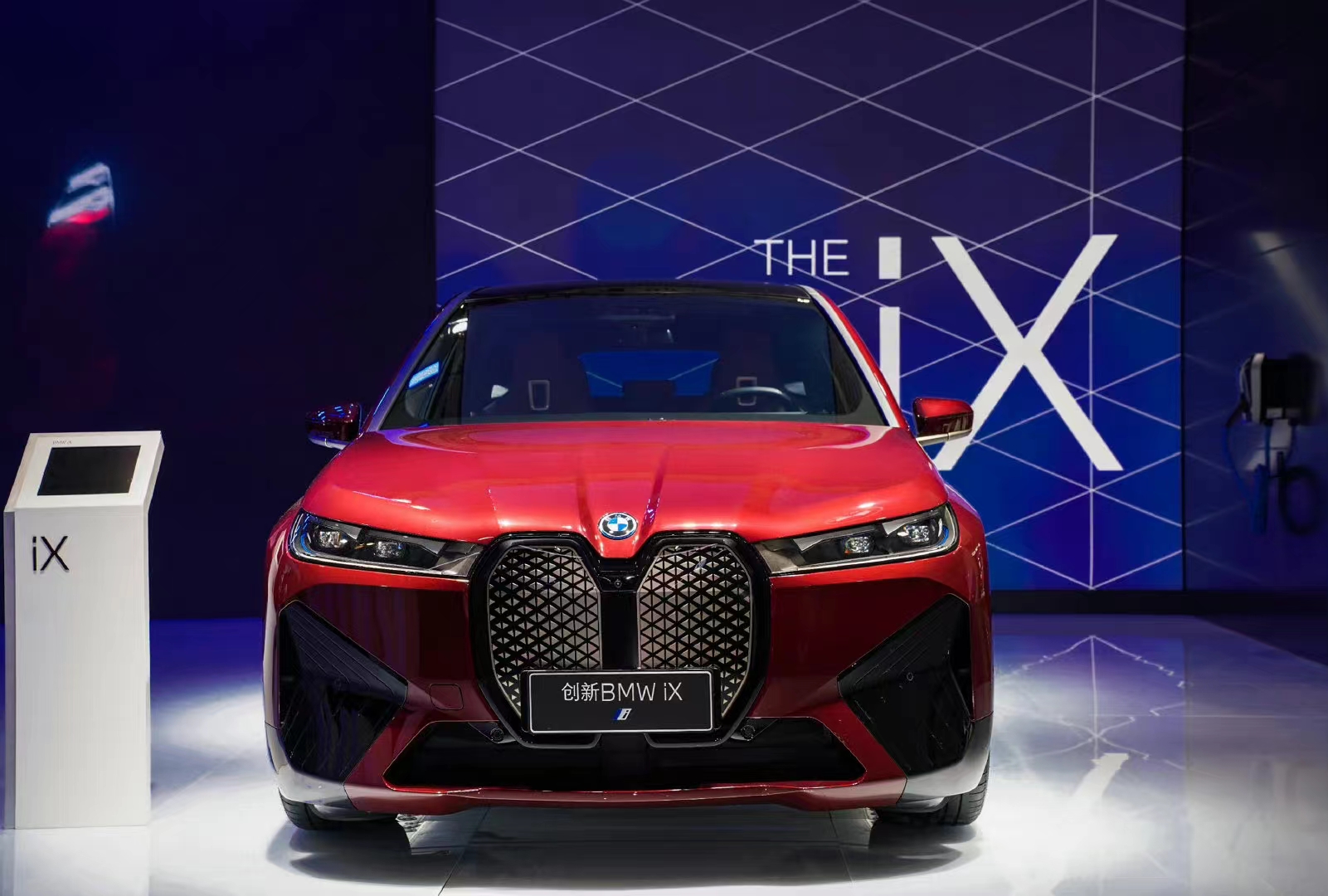 ix上市售8469万宝马电动化转型第二阶段进入发力期