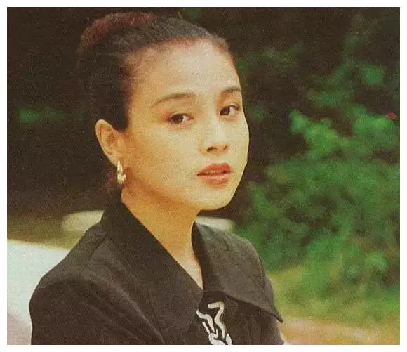 被英宁抛弃的赵明明,当红时息影抚养女儿,她现在怎么样了?