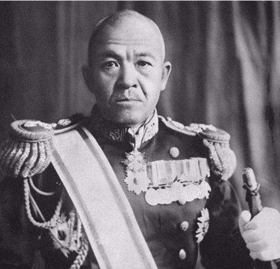海军学院中毕业,1941年12月7日作为日本联合舰队第一航空舰队司令长官