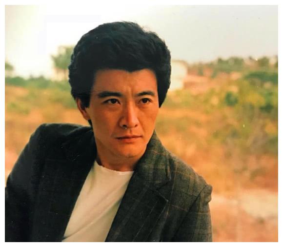 周里京:因妻子遇害息影后,又被父亲告上法庭,今66岁近况如何?