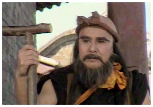 雅清觉得,江汉在《八仙过海》中所扮演的铁拐李这个角色,人物生动有趣