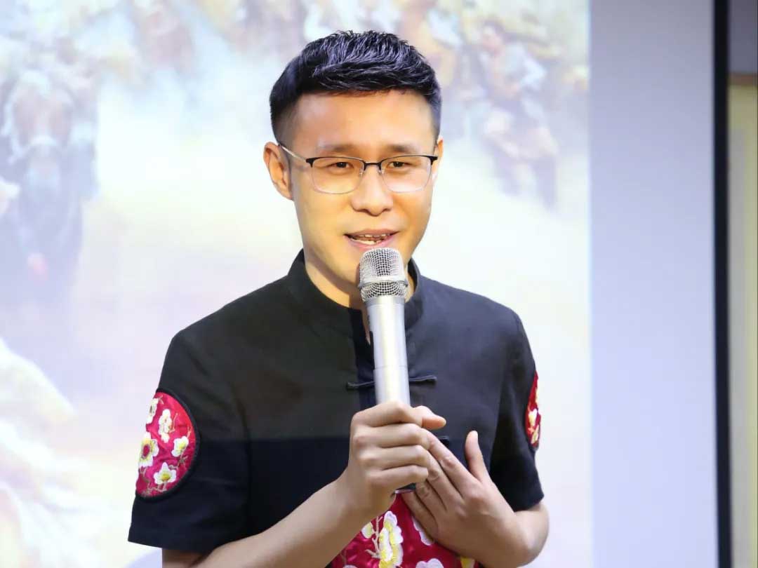 对于《关键沟通》展开论坛,而后作者盖思宏的良师陈海琴,益友肖鸿钧