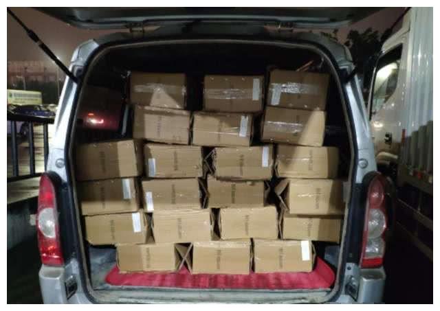 为啥面包车拉人拉货都被罚?车主很无语:不开总行了吧