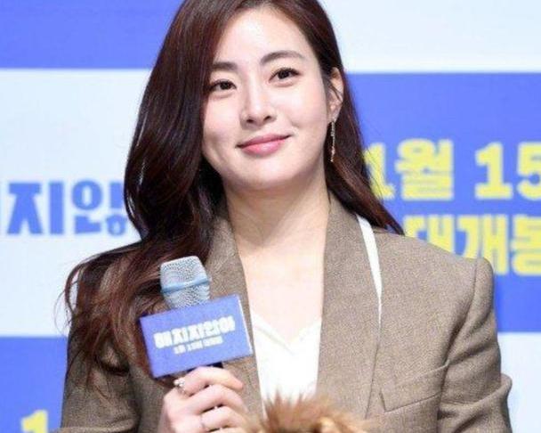 恭喜玄彬前女友姜素拉结婚老公是圈外人婚礼一切从简