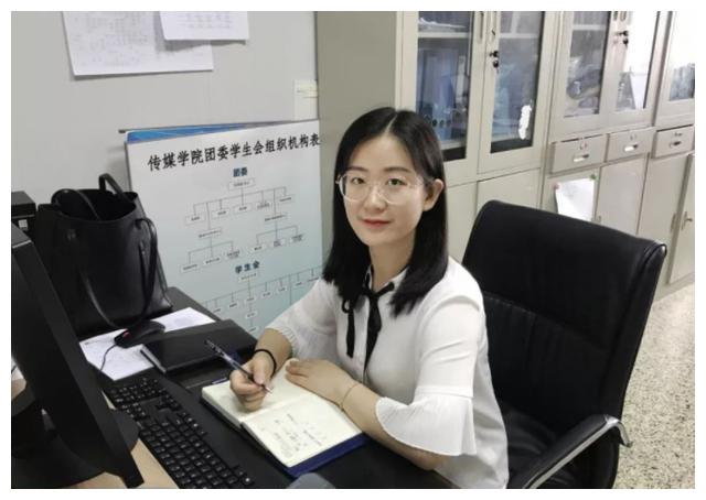 导员和女儿的聊天记录,家长看后愤怒了,大学辅导员都是这样的吗休闲区蓝鸢梦想 - Www.slyday.coM 导员和女儿的聊天记录,家长看后愤怒了,大学辅导员都是这样的吗休闲区蓝鸢梦想 - Www.slyday.coM