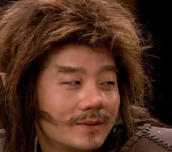 还记得魔幻手机里的黄眉大王吗时隔13年如今帅到不敢认