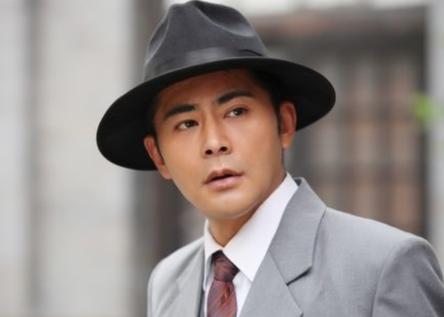 他放弃银行稳定工作转行当演员,一度隐瞒家人,今获白玉兰提名|宗峰岩