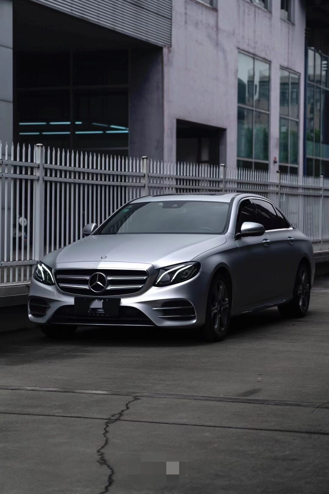 电光金属银的奔驰e300真的是玩转了超酷改色