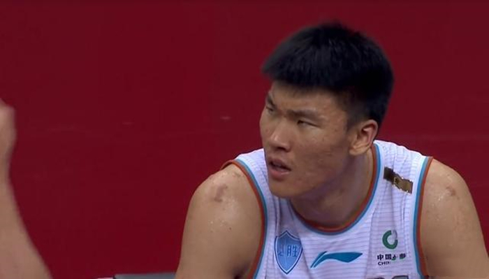 范子铭下手太重了!cba状元脸部缝10针,球迷:必须要追罚