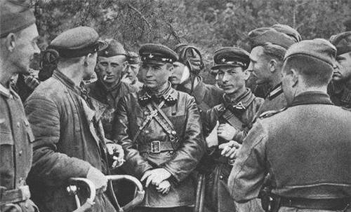 二战后,波兰放弃向德国索赔,为何后来出尔反尔,又索赔9000亿?休闲区蓝鸢梦想 - Www.slyday.coM 二战后,波兰放弃向德国索赔,为何后来出尔反尔,又索赔9000亿?休闲区蓝鸢梦想 - Www.slyday.coM