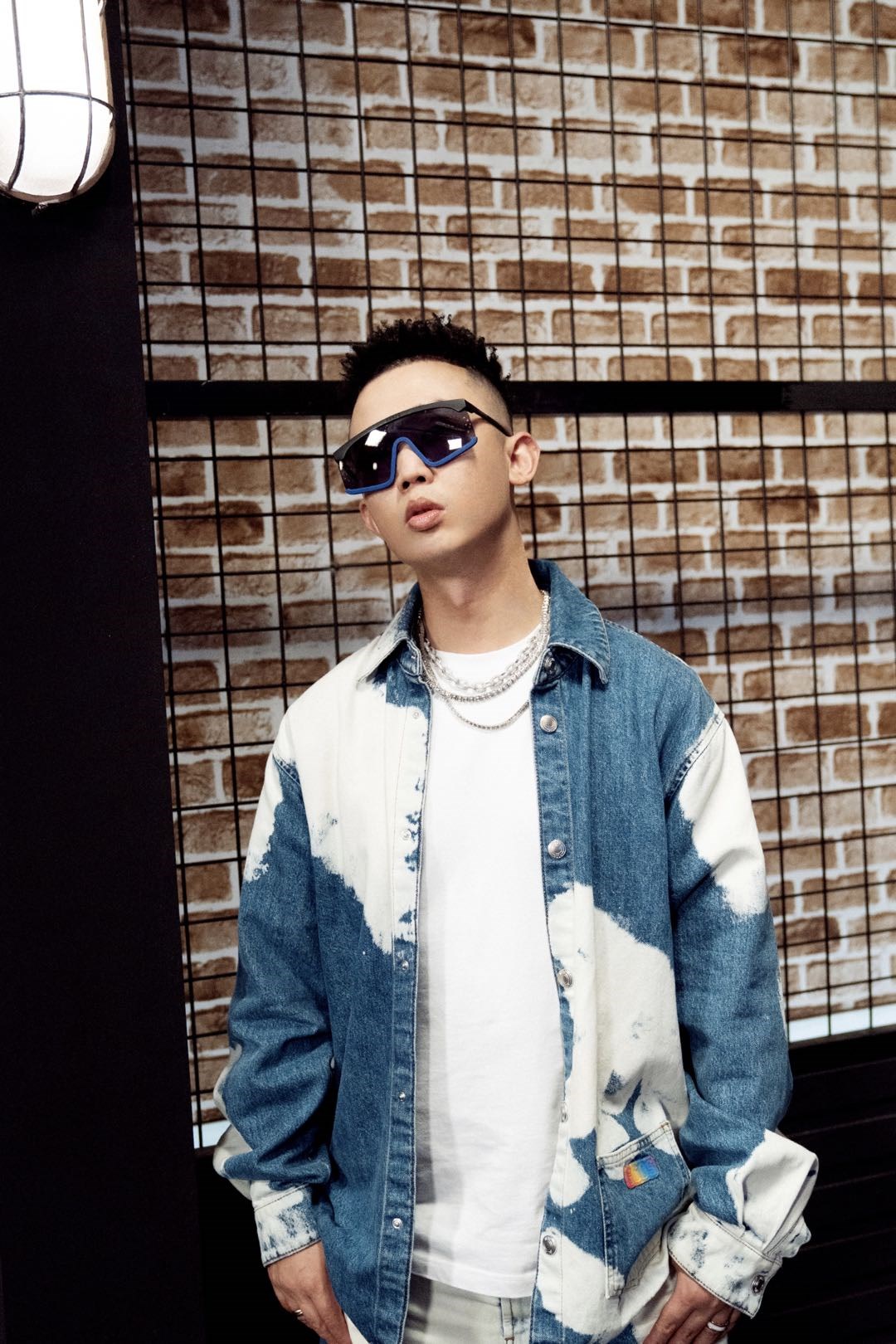 黄子韬gai周延新歌《黑卡》重磅上线 态度鲜明自信面对未来