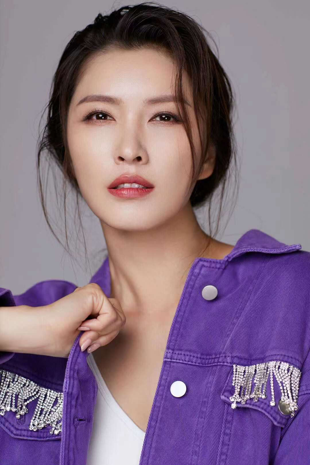 徐洁儿运动休闲风写真曝光甜美率性活力十足