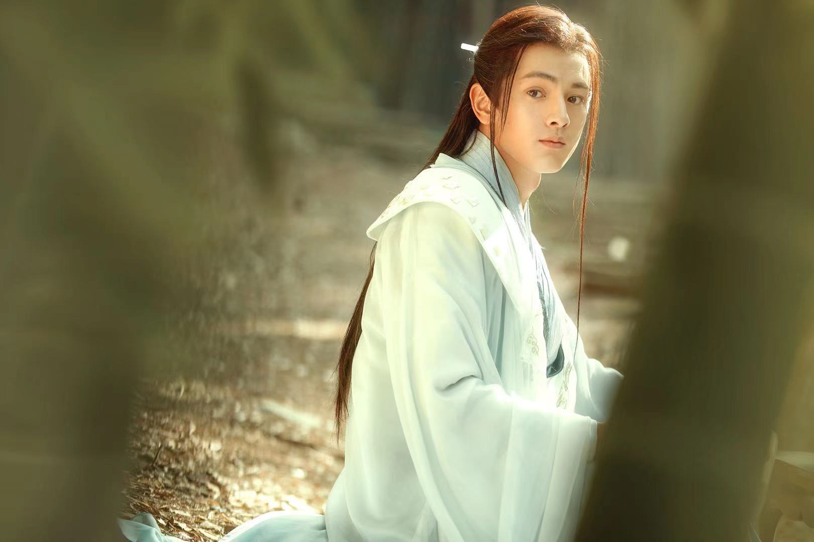 王润泽《倾世锦鳞谷雨来》浪漫收官 马不停蹄进新组