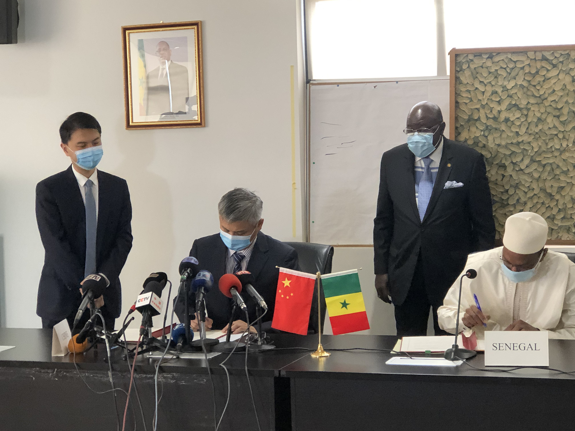 中国援建塞内加尔阿菲尼亚姆水坝修缮工程正式移交