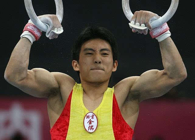 1米56成奥运冠军,曾被体操女神倒追8年,如今修成正果生活滋润|滕海滨