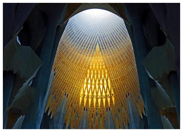 盖了136年终于要完工！结果被曝是“违章建筑”，罚款近3亿元休闲区蓝鸢梦想 - Www.slyday.coM