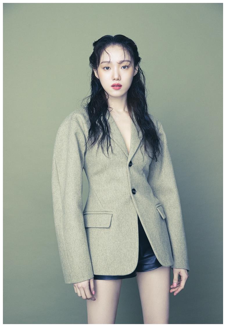 李圣经最新时尚画报公开 充满东方情调展别样魅力__财经头条