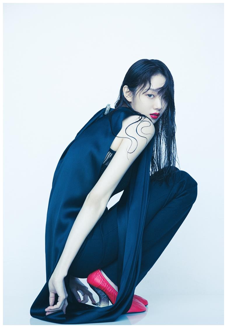 李圣经最新时尚画报公开充满东方情调展别样魅力