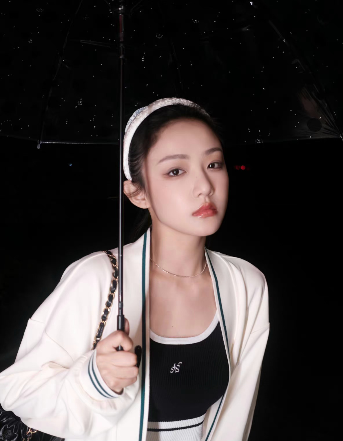 吴佳怡最新随拍休闲运动装时尚舒适自带清冷氛围感