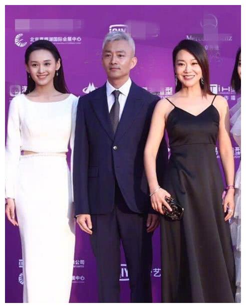 和蔼!主持人亚宁的妻子"远道之人心思归"-第1张图片-万宝网