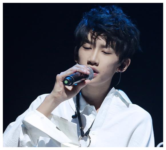 作为时代峰峻精心培养的艺人,他们不仅长得帅气,而且实力也非常的强.