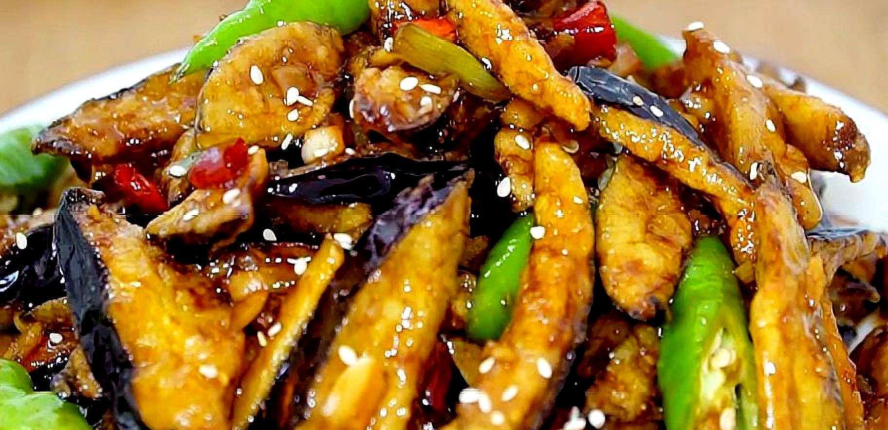 下锅前只需多做一步,茄子不吸油不发黑还好吃