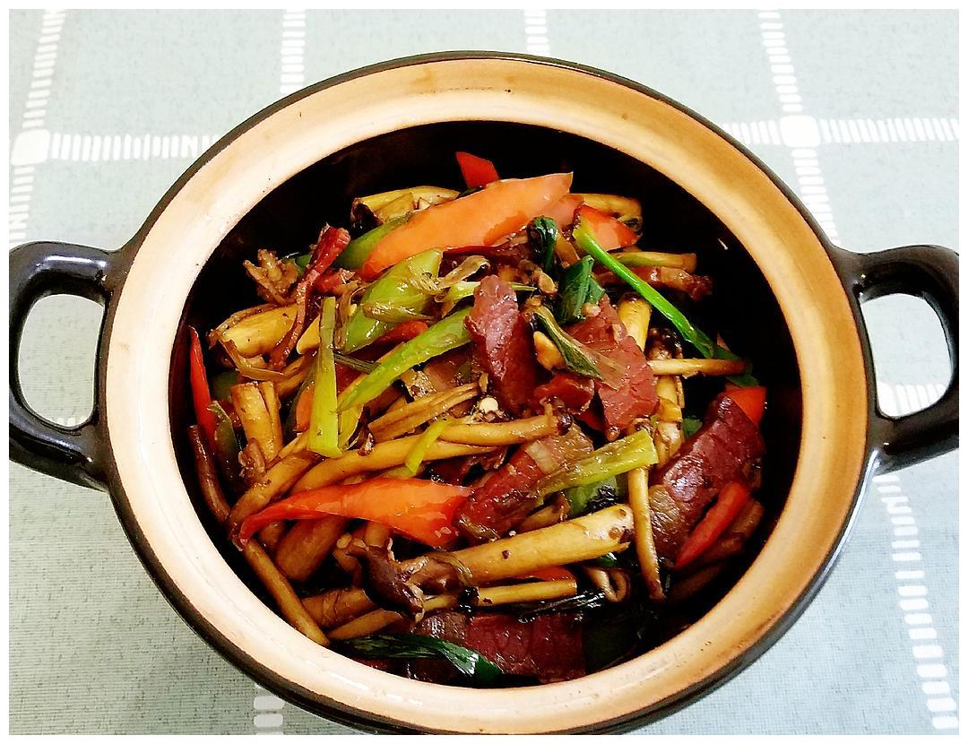 教你营养好吃的腊肉炒茶树菇,解馋过瘾超美味,一起来大快朵颐吧