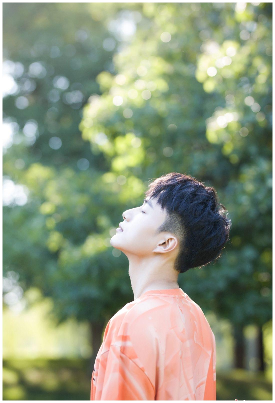 张博涵最新夏日写真曝光 随性自然尽显阳光活力